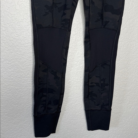 Lululemon Sun Salutation Pants Soot Black Camo Sz 4 Pockets - Picture 4 of 7